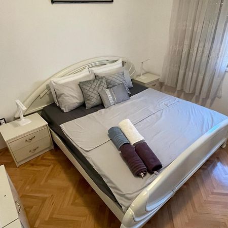 Appartamento Apartman Robert Zara Esterno foto