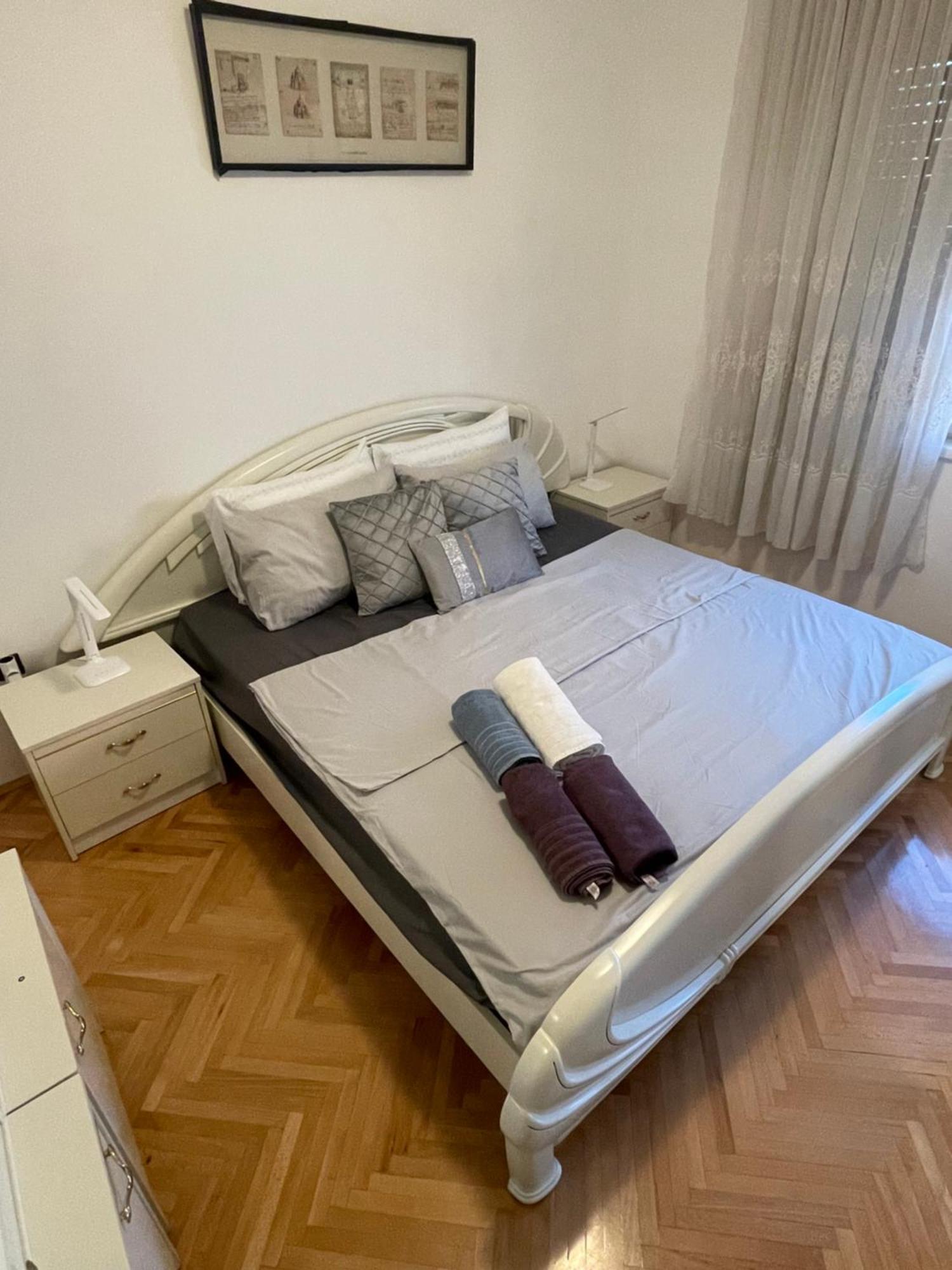 Appartamento Apartman Robert Zara Esterno foto